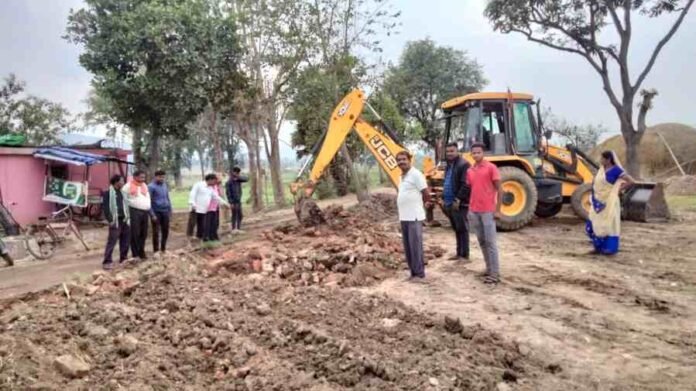 Barkagaon News- Cleanliness campaign was conducted at Sandh Mahavir Temple regarding Yagya.