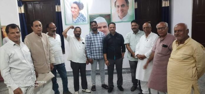 Congressmen celebrated the victory of India alliance in Jammu and Kashmir and winning more seats than last time in Haryana assembly