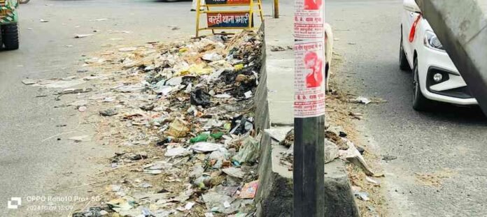 Barhi: How will the devotees go to the mother's door, there is a pile of garbage on the road