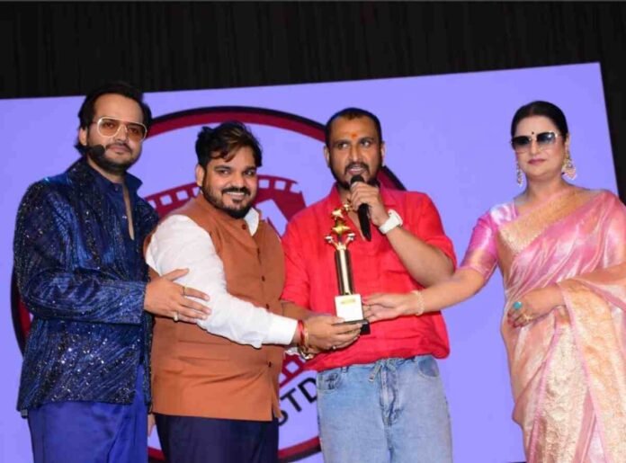 Rupesh Pandey received the Icon Businessman of the Year award