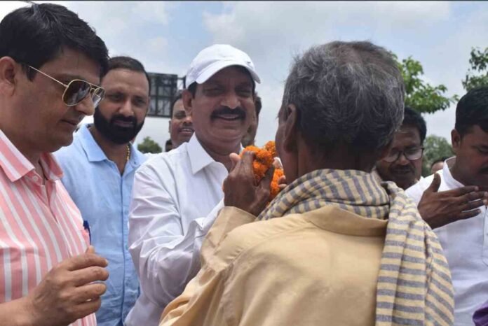 दिनेश कुमार राय, जनसेवा, नीतीश मॉडल, करगहर, जदयू, बिहार राजनीति, आईएएस, डीएम, विधानसभा चुनाव 2025, अधिकारी से नेता