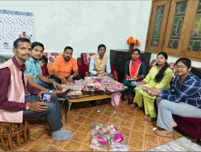 हजारीबाग यूथ विंग की मिसाल: छठ पर कल 21 प्रकार की पूजन सामग्री का वितरण हजारीबाग यूथ विंग की मिसाल: छठ पर कल 21 प्रकार की पूजन सामग्री का वितरण