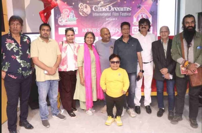 अनूप जलोटा और आदर्श जैन की फिल्म ''भारत देश है मेरा'' मुंबई में स्क्रीनिंग किया गया।